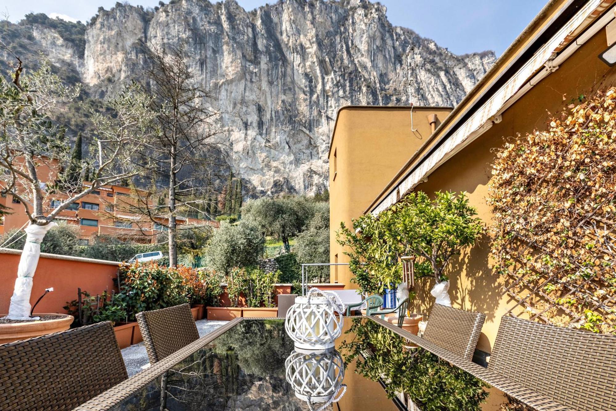 Casa Sara With Swimming Pool Διαμέρισμα Ρίβα ντελ Γκάρντα Εξωτερικό φωτογραφία